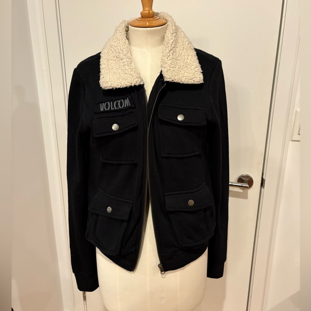 Black Volcom jacket with white fleece collar. Size medium